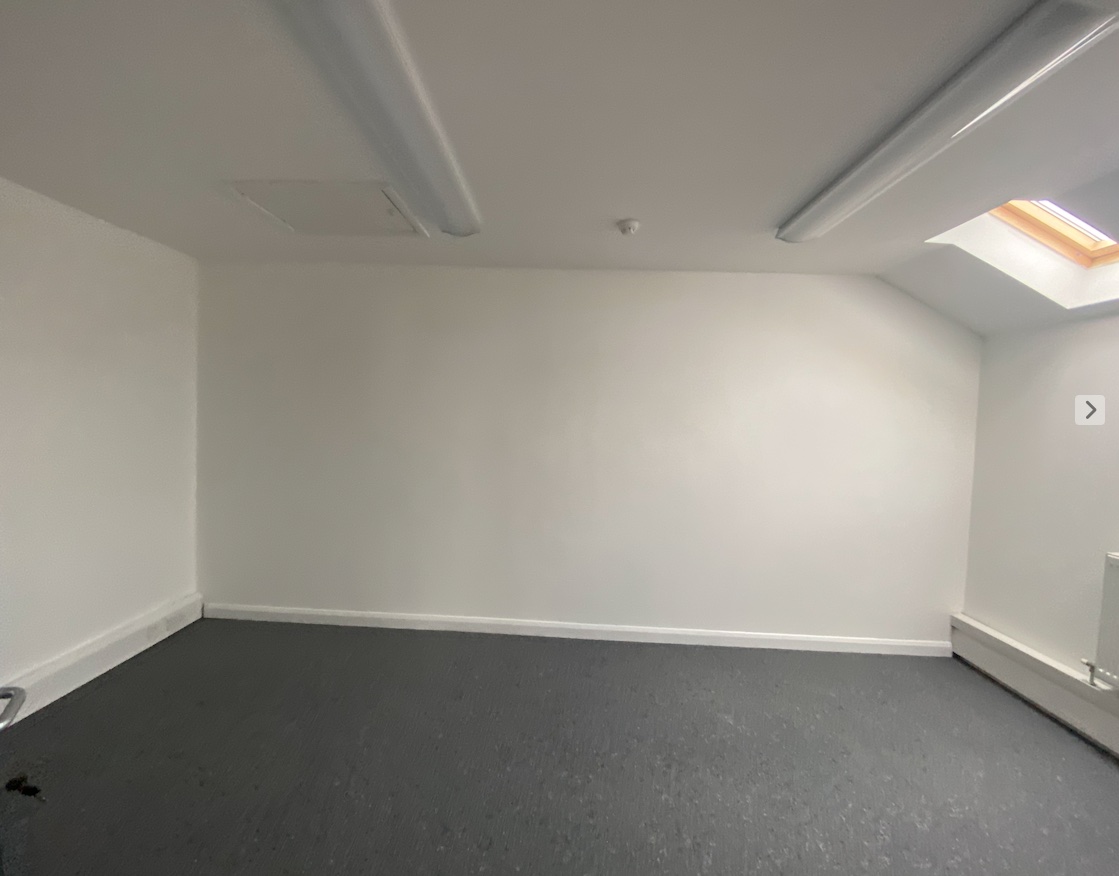 Retail/Shop in Stamford - photo 2