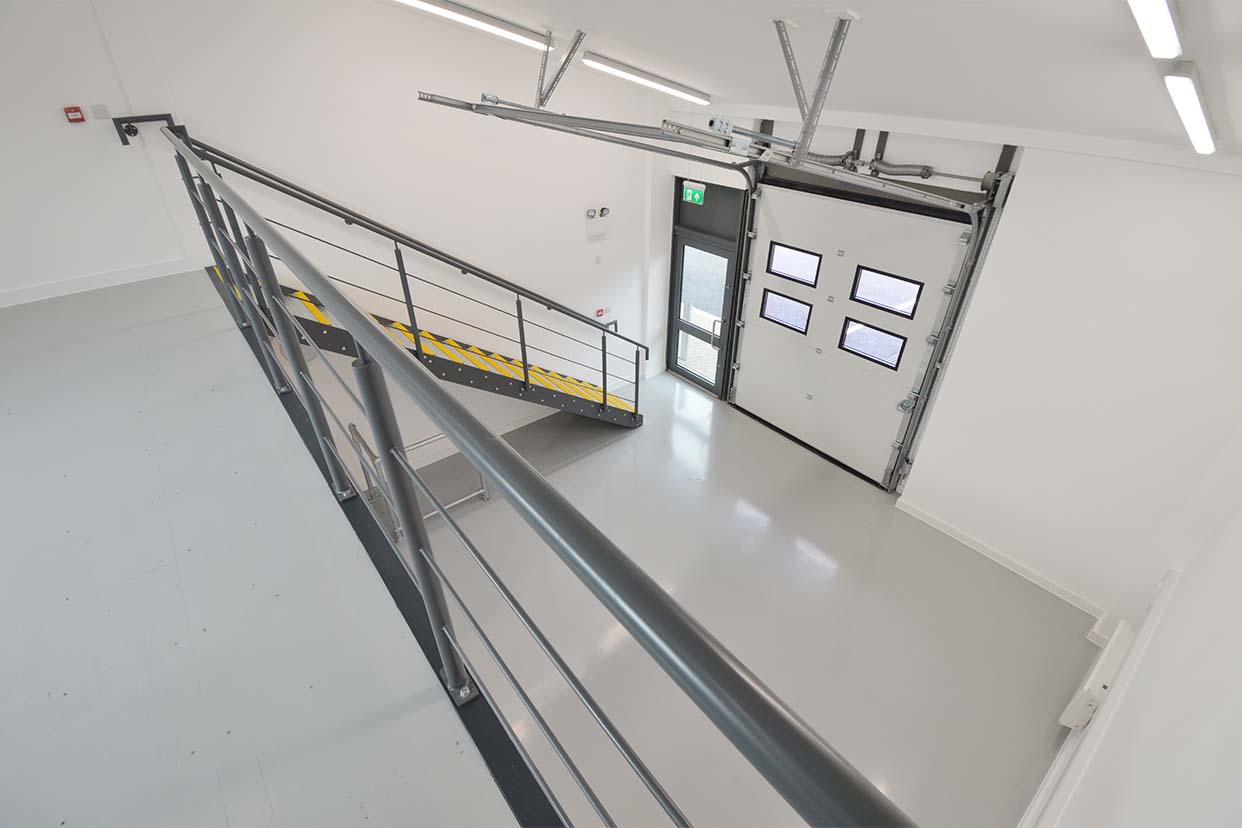 Industrial Unit in Huddersfield - photo 2