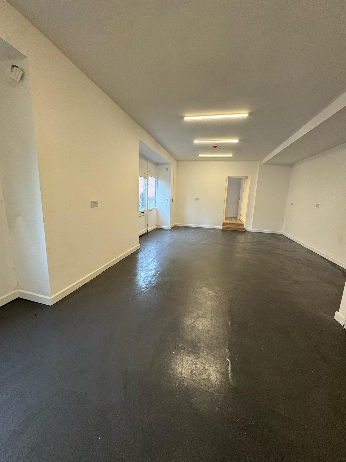 Retail/Shop in Great Yarmouth - photo 4