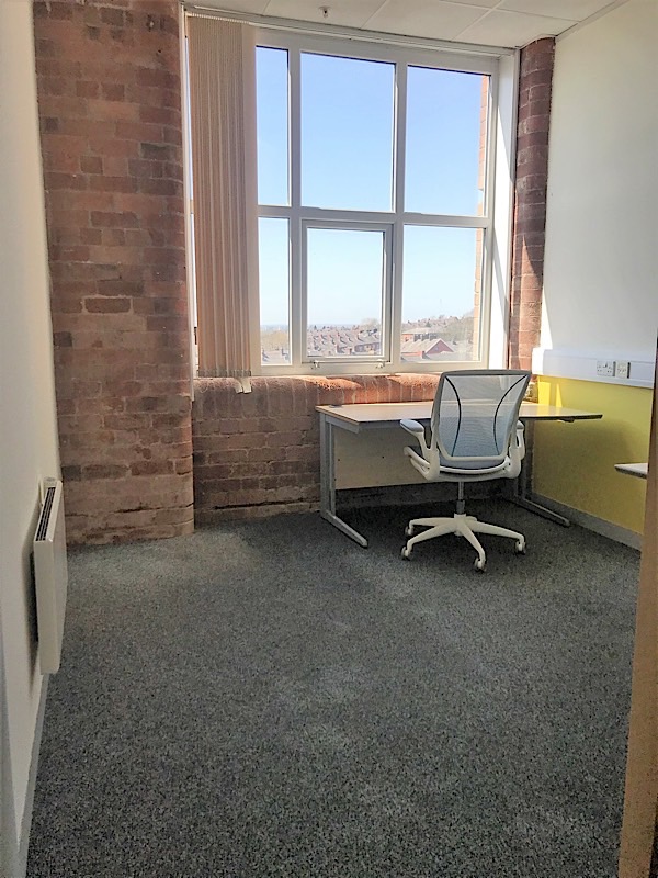 Office in Oldham - photo 2