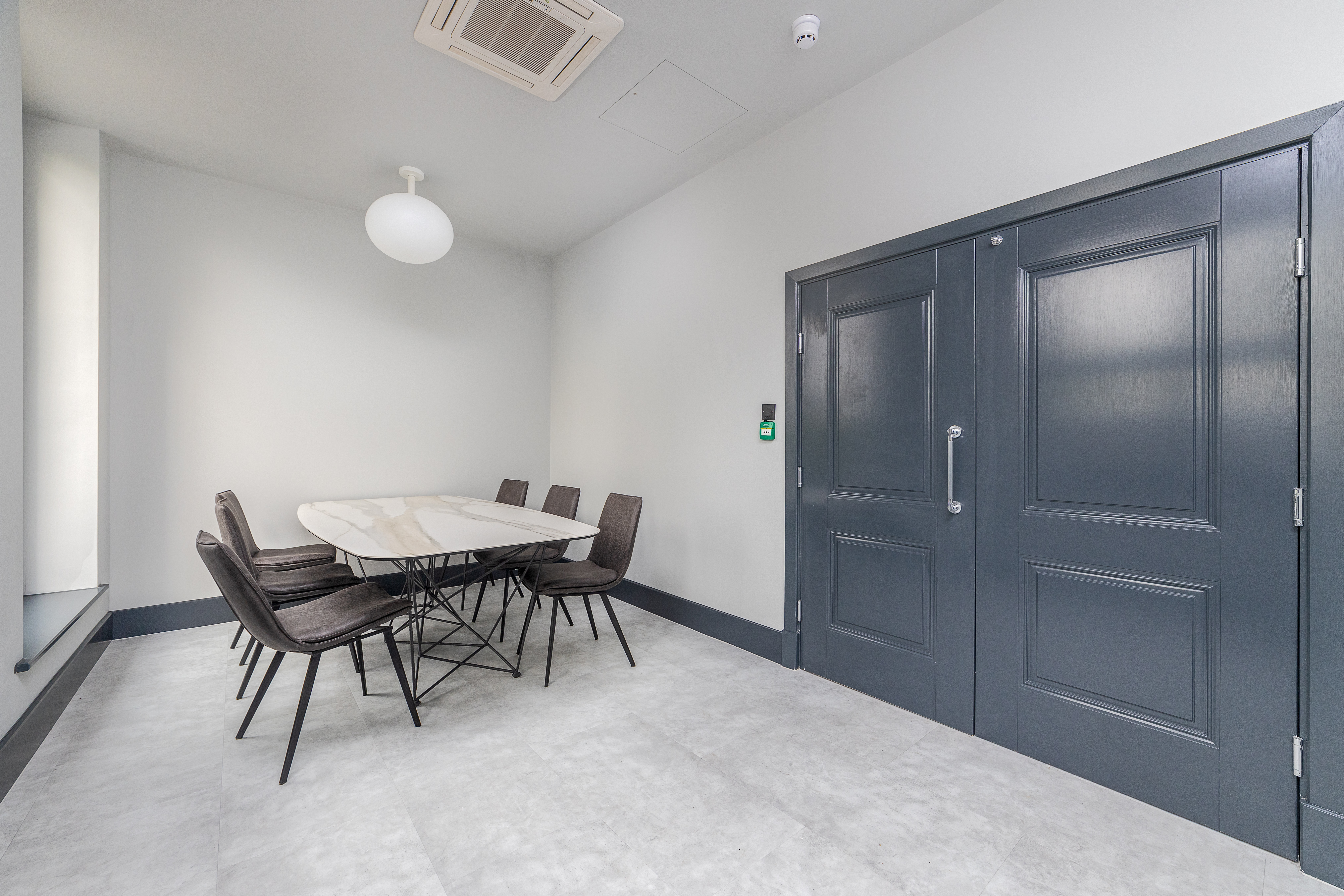 Office in Alderley Edge - photo 3