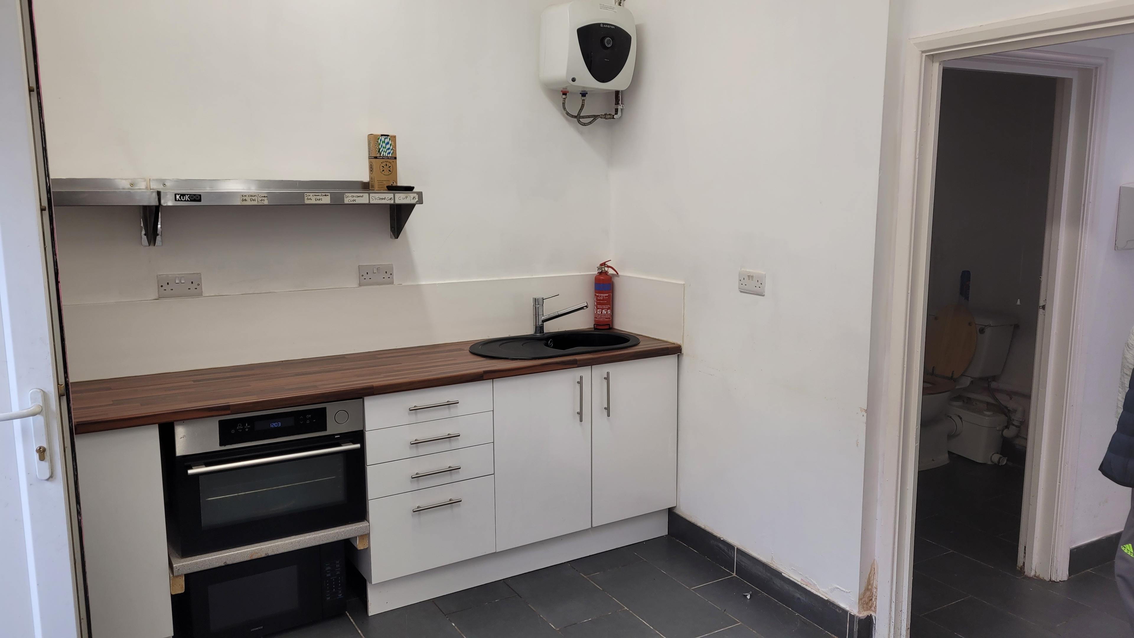 Retail/Shop in Derby - photo 3