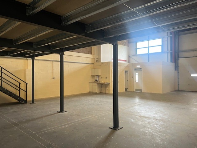 Office in Nuneaton - photo 4