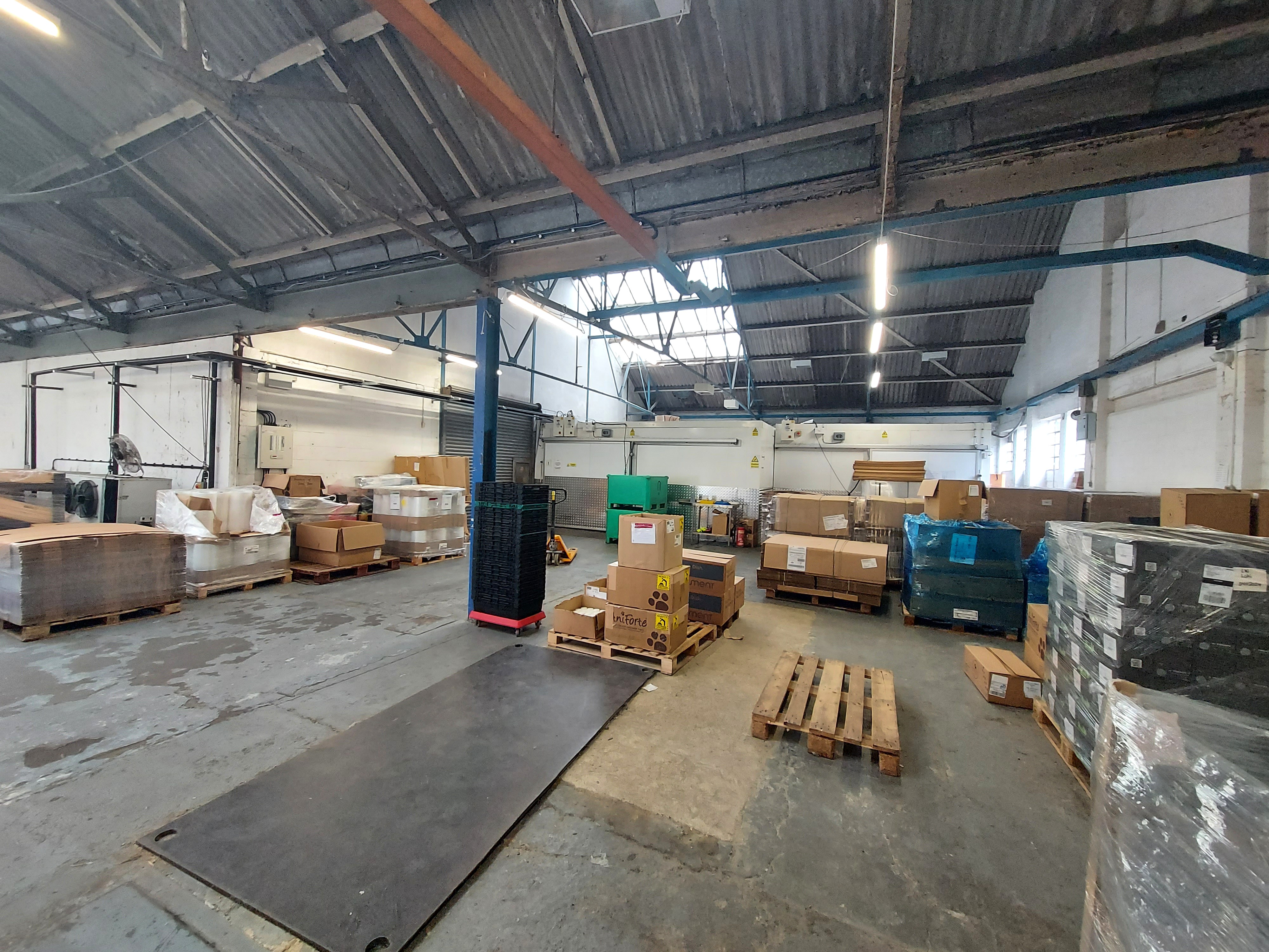 Industrial Unit in Camberley - photo 2