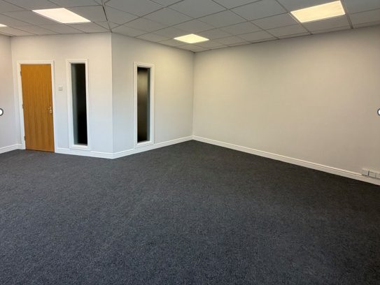 Office in Cannock - photo 4