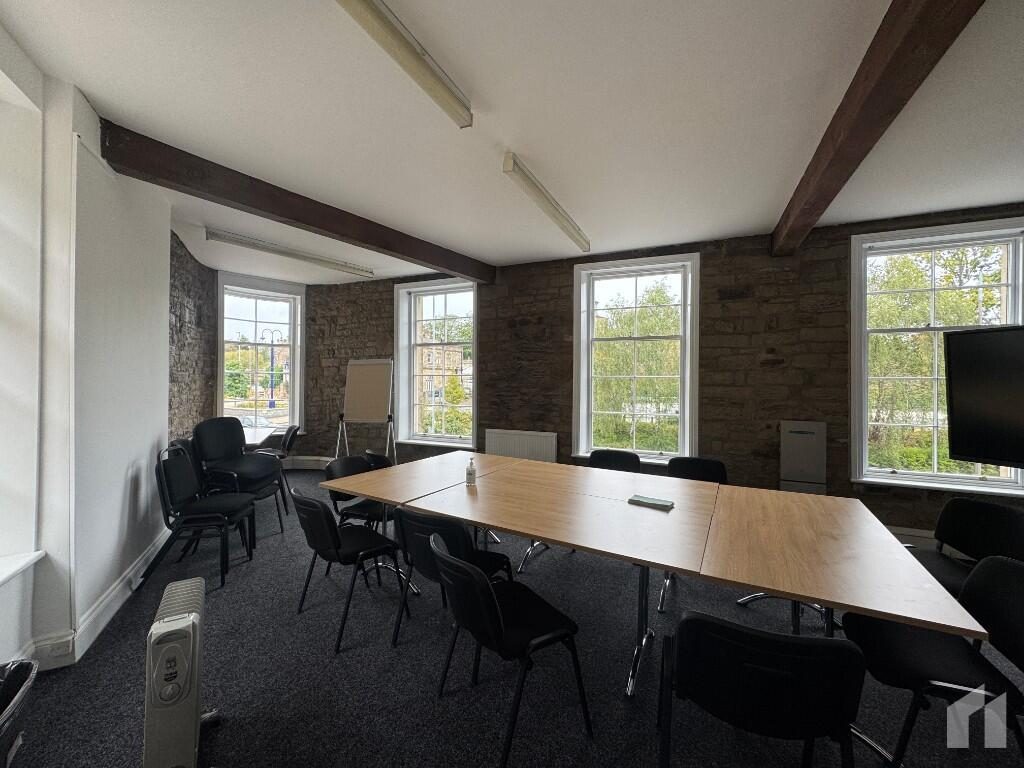 Office in Dewsbury - photo 3