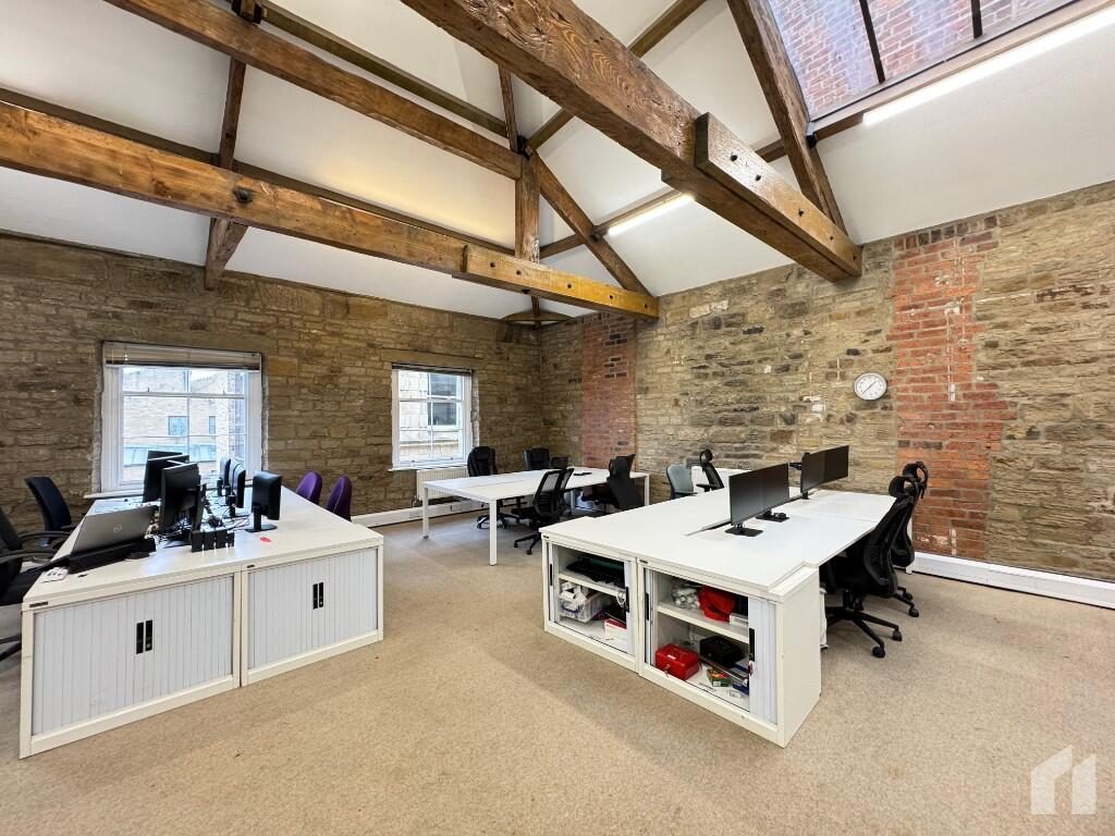 Office in Dewsbury - photo 2