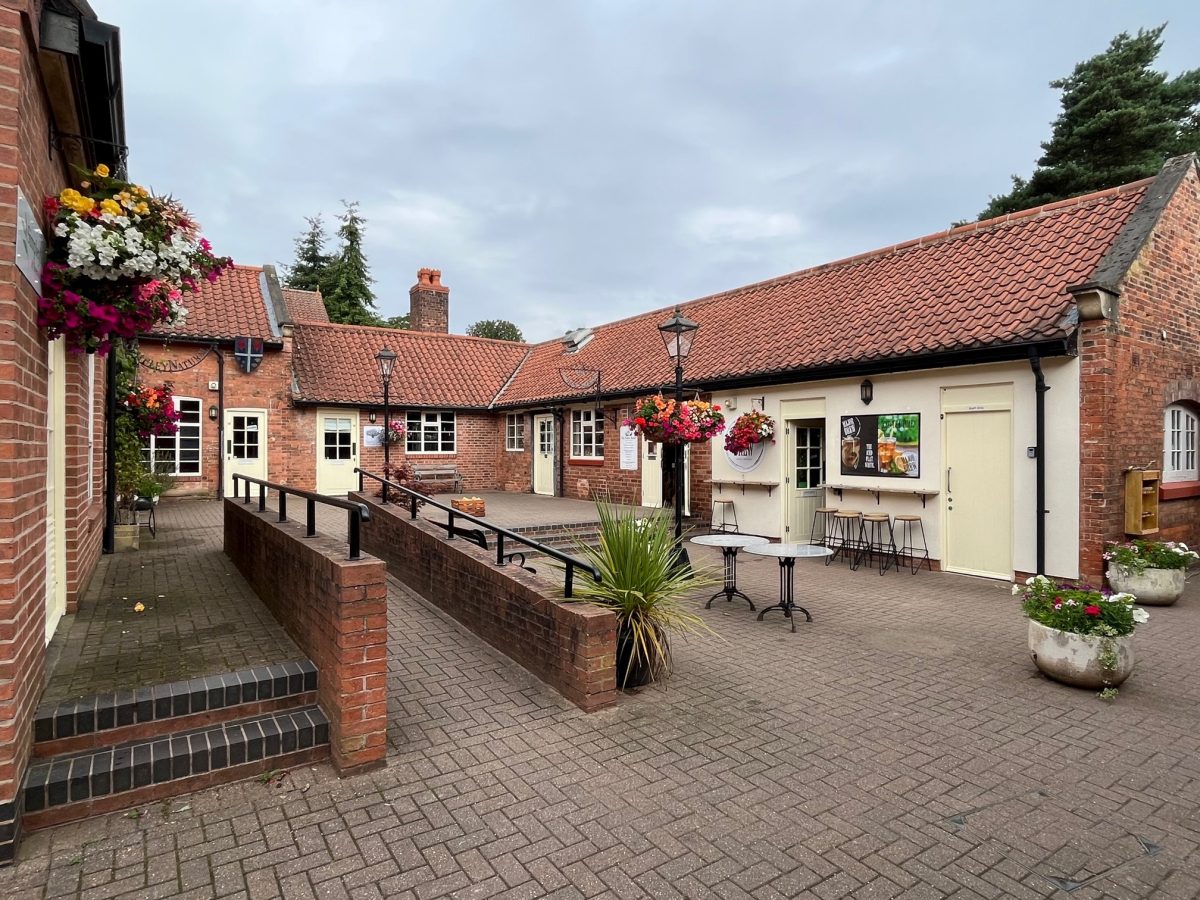 Retail/Shop in Mansfield - photo 2