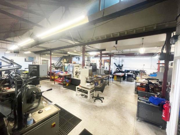 Industrial Unit in Uxbridge - photo 3