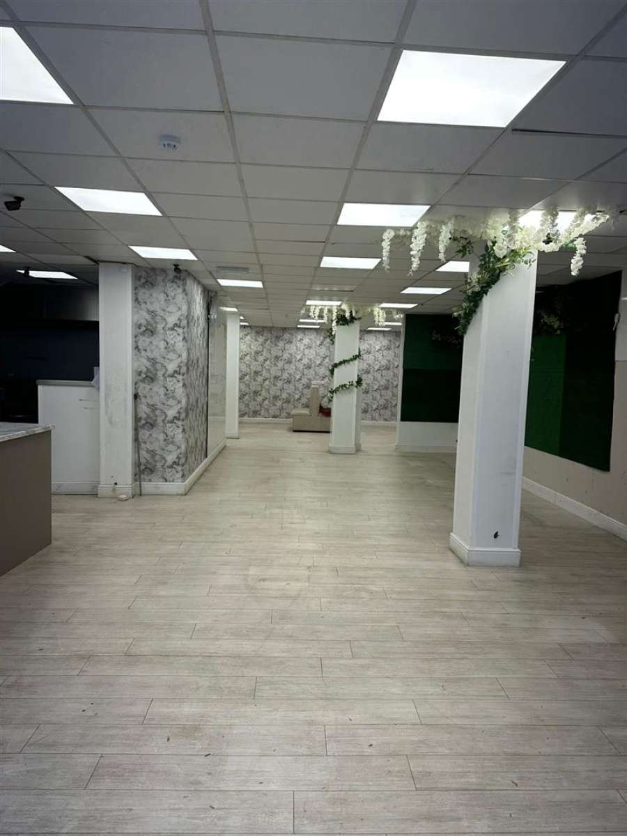 Commercial Property in Leicester - photo 4