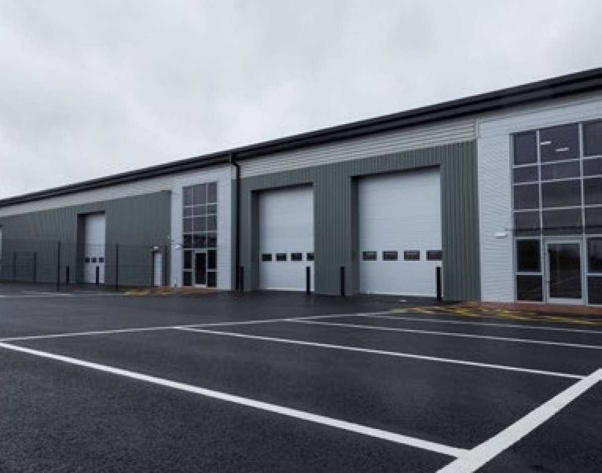 Industrial Unit in Market Harborough - photo 3