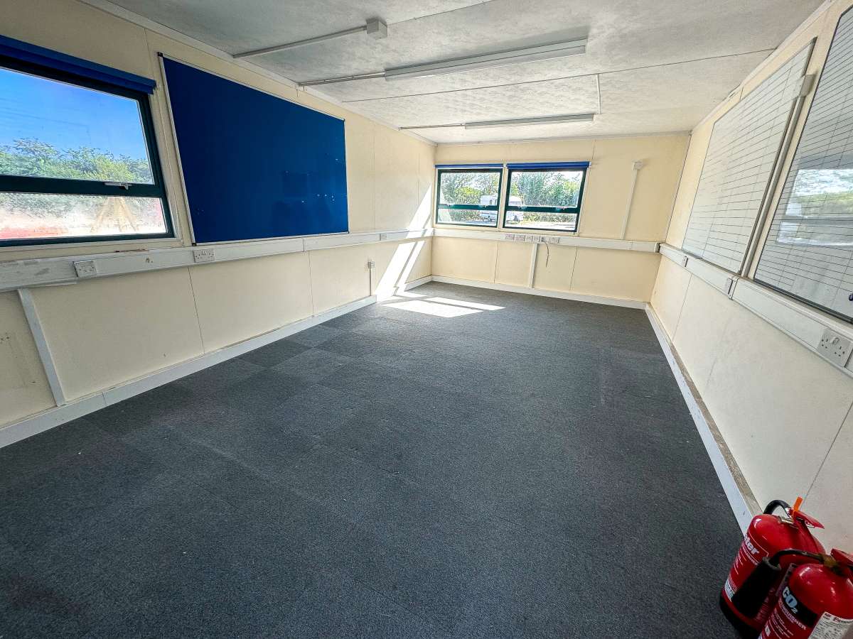 Industrial Unit in Roche - photo 3