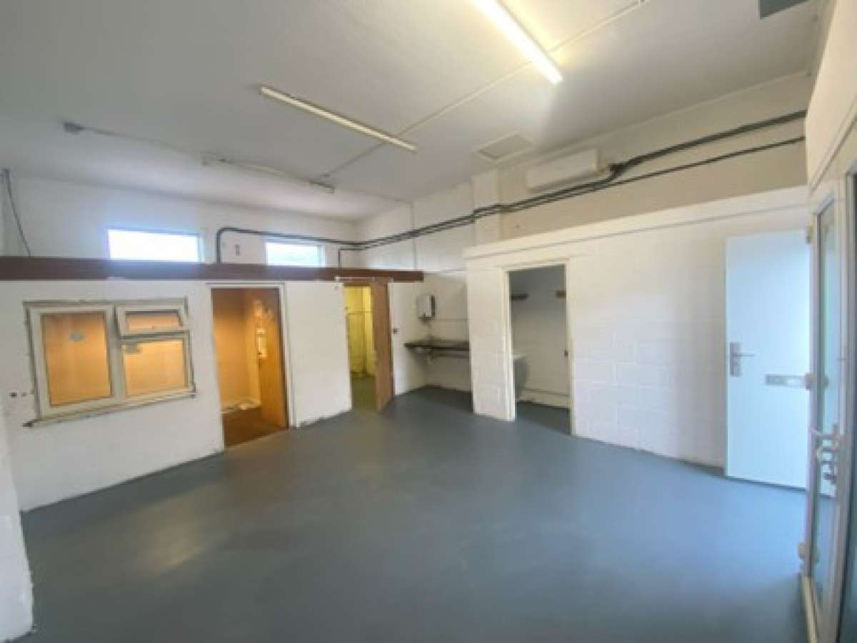 Industrial Unit in Huntingdon - photo 3