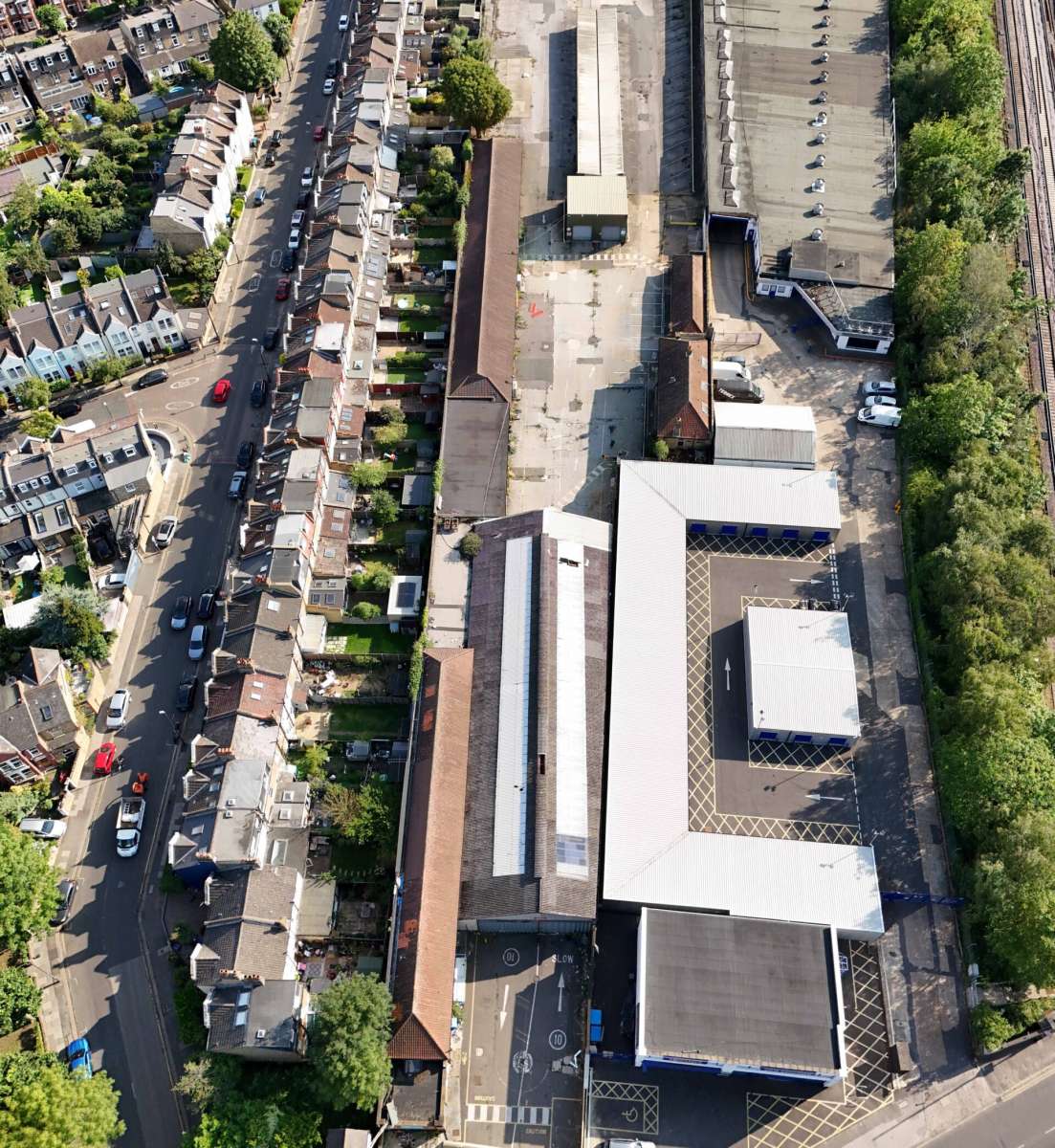 Industrial Unit in London - photo 2