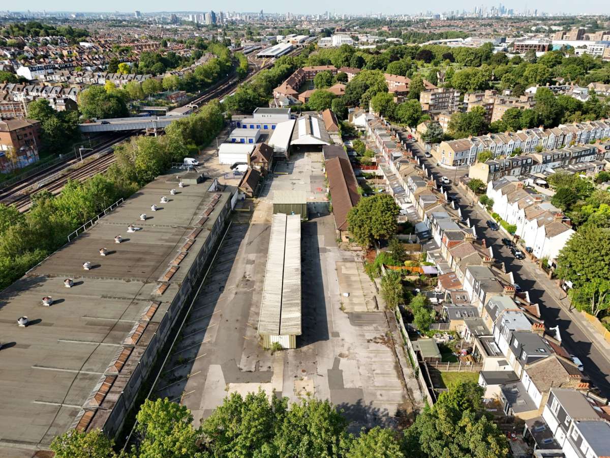 Industrial Unit in London - photo 4