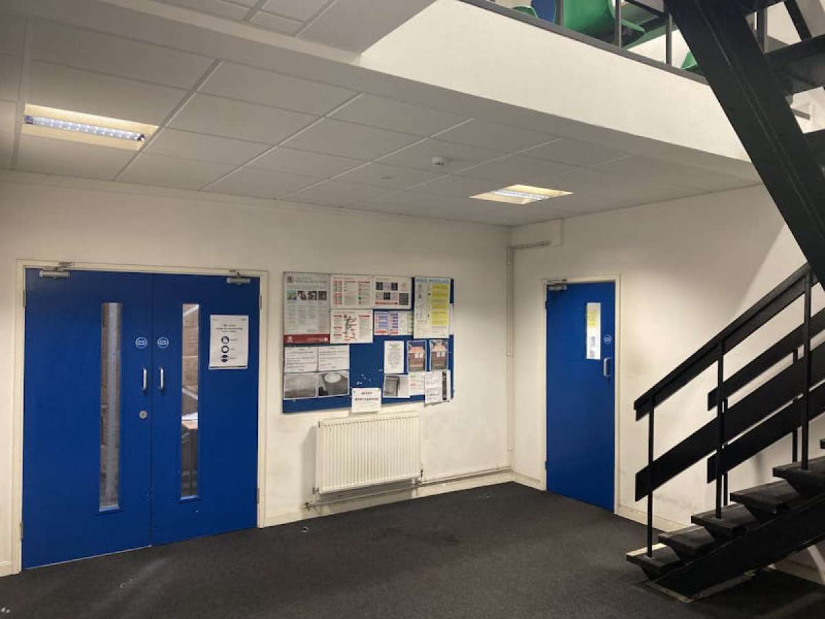 Industrial Unit in Basingstoke - photo 3