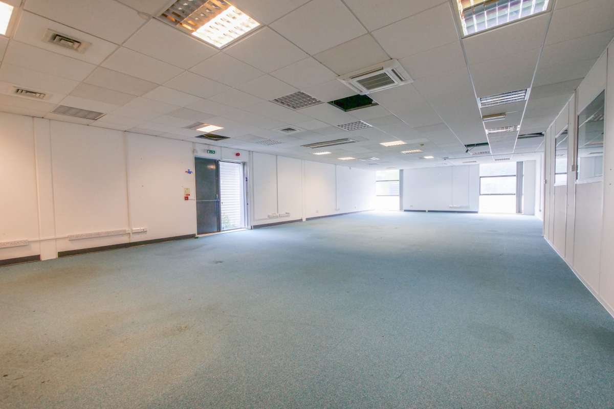 Industrial Unit in Fareham - photo 3