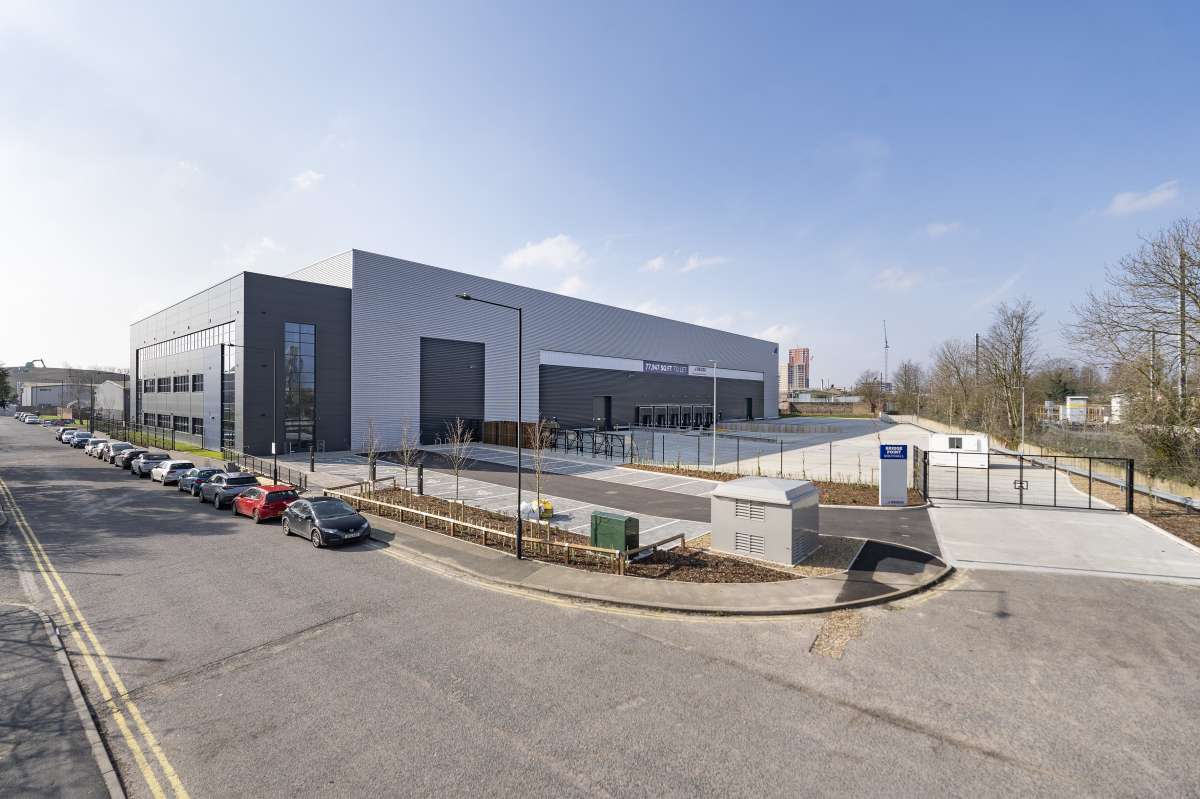 Industrial Unit in Southall - photo 3