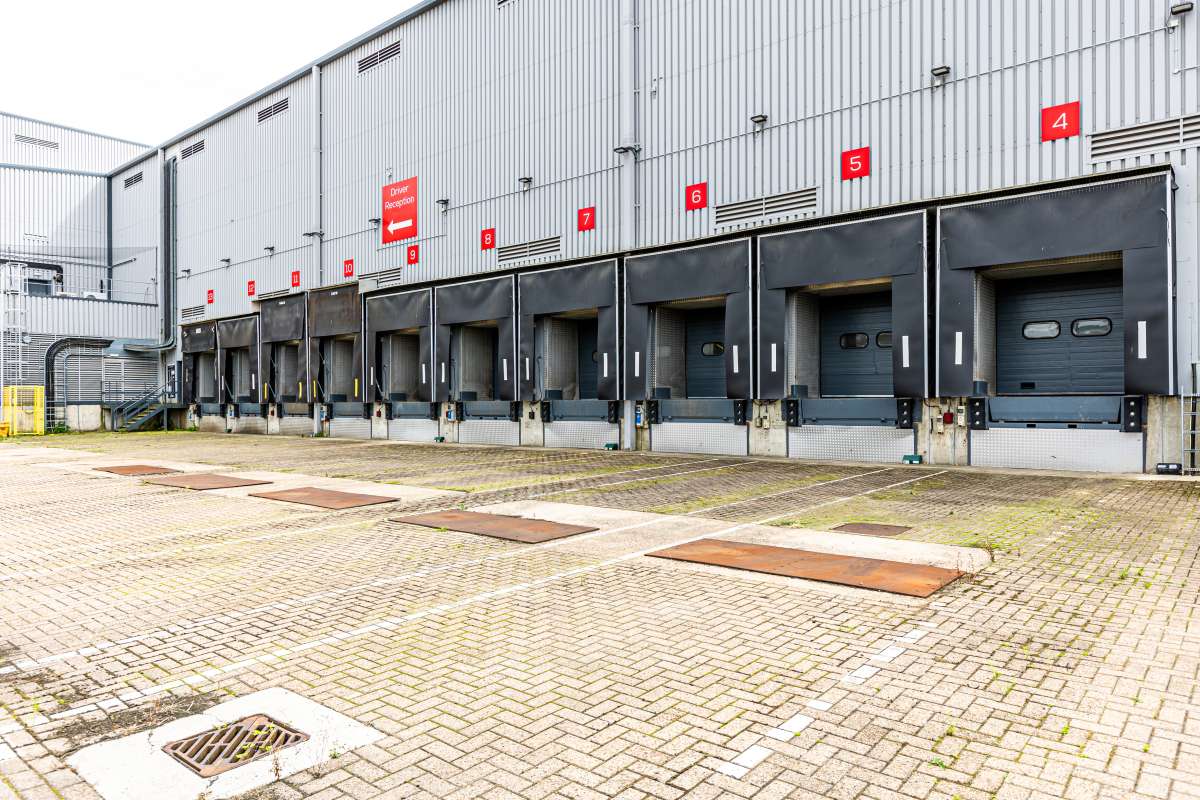 Industrial Unit in West Thurrock - photo 3