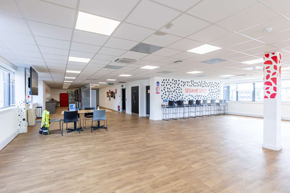 Industrial Unit in West Thurrock - photo 4