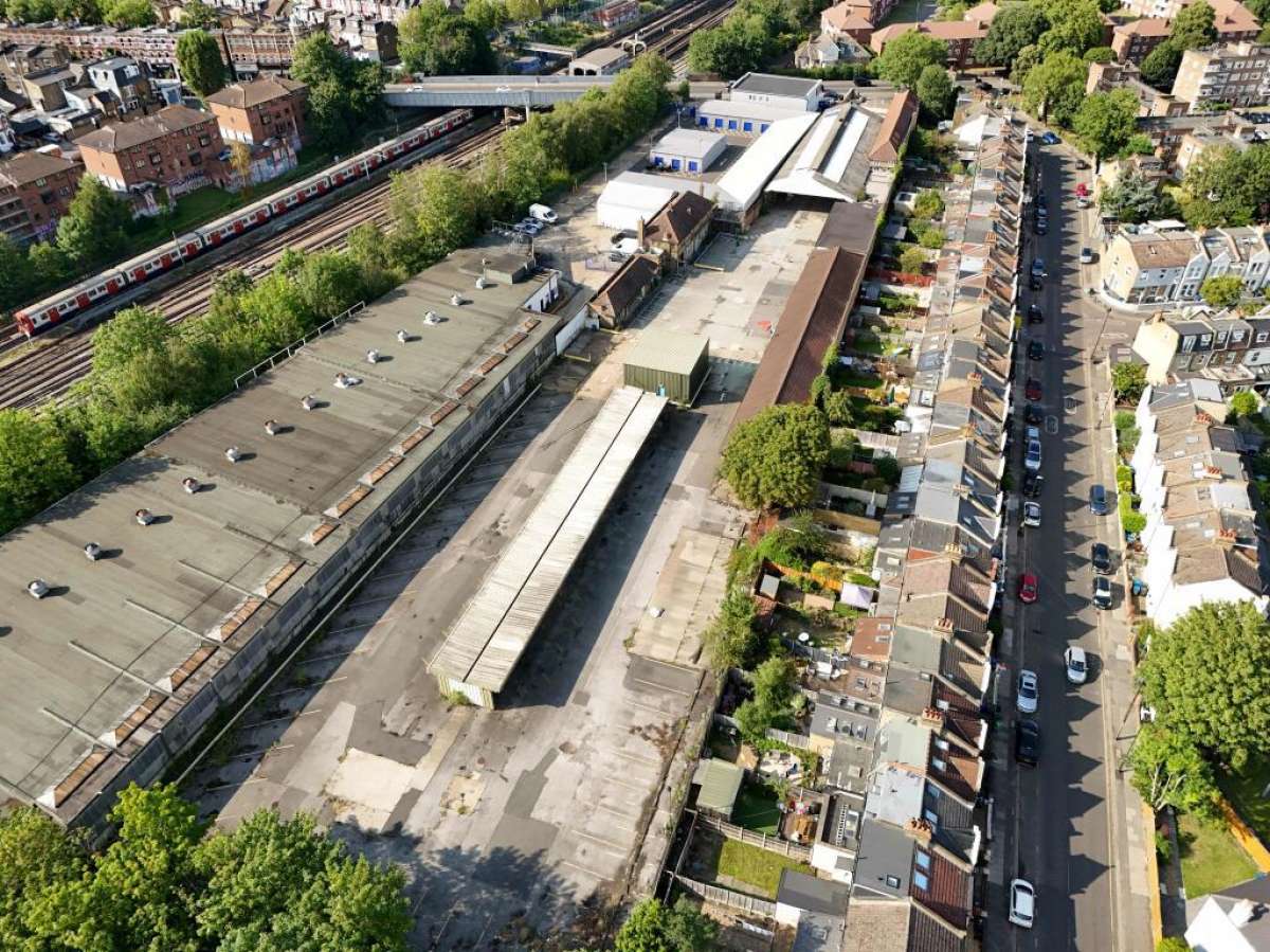 Industrial Unit in London - photo 4