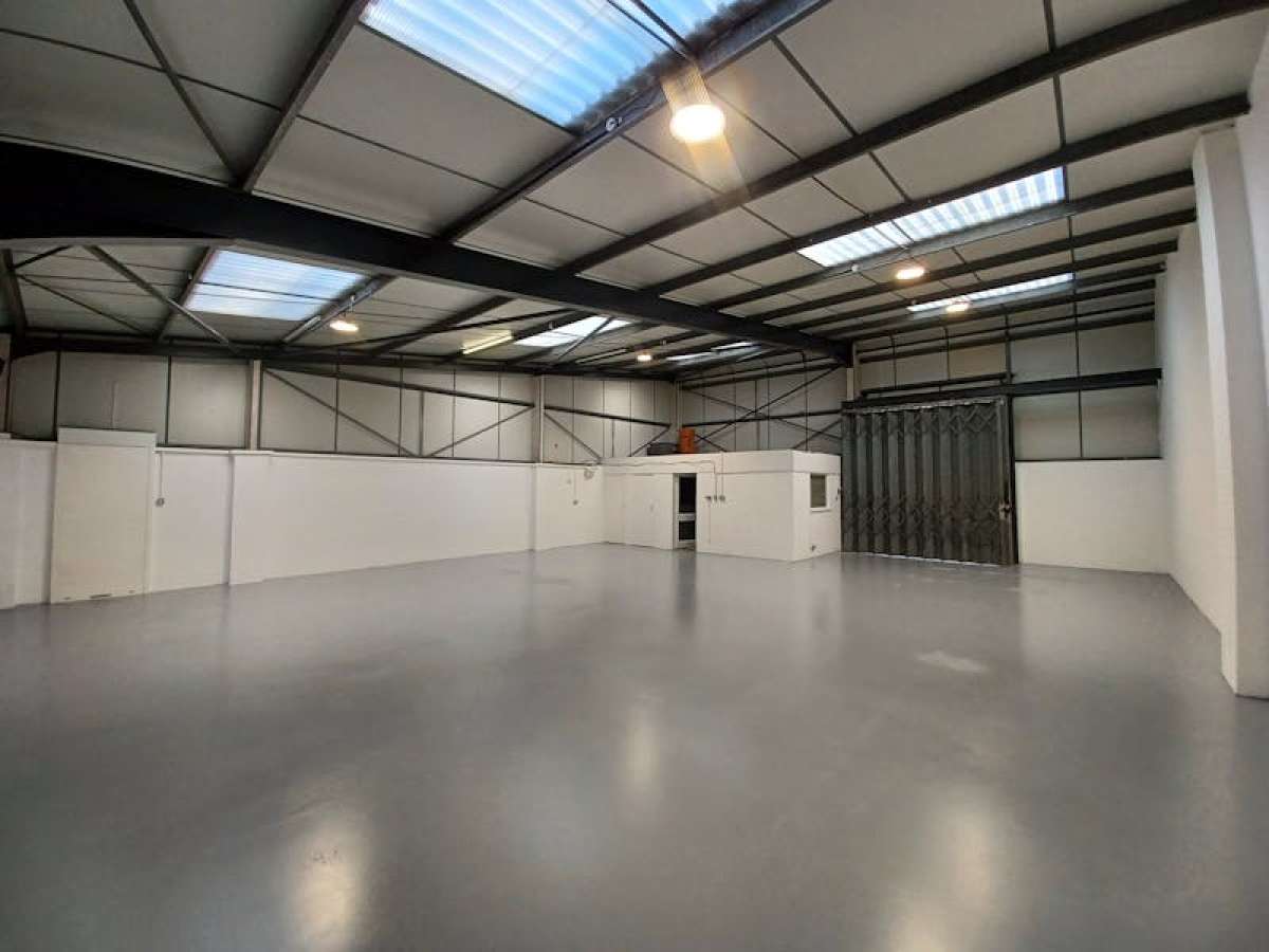 Industrial Unit in Wimborne - photo 2