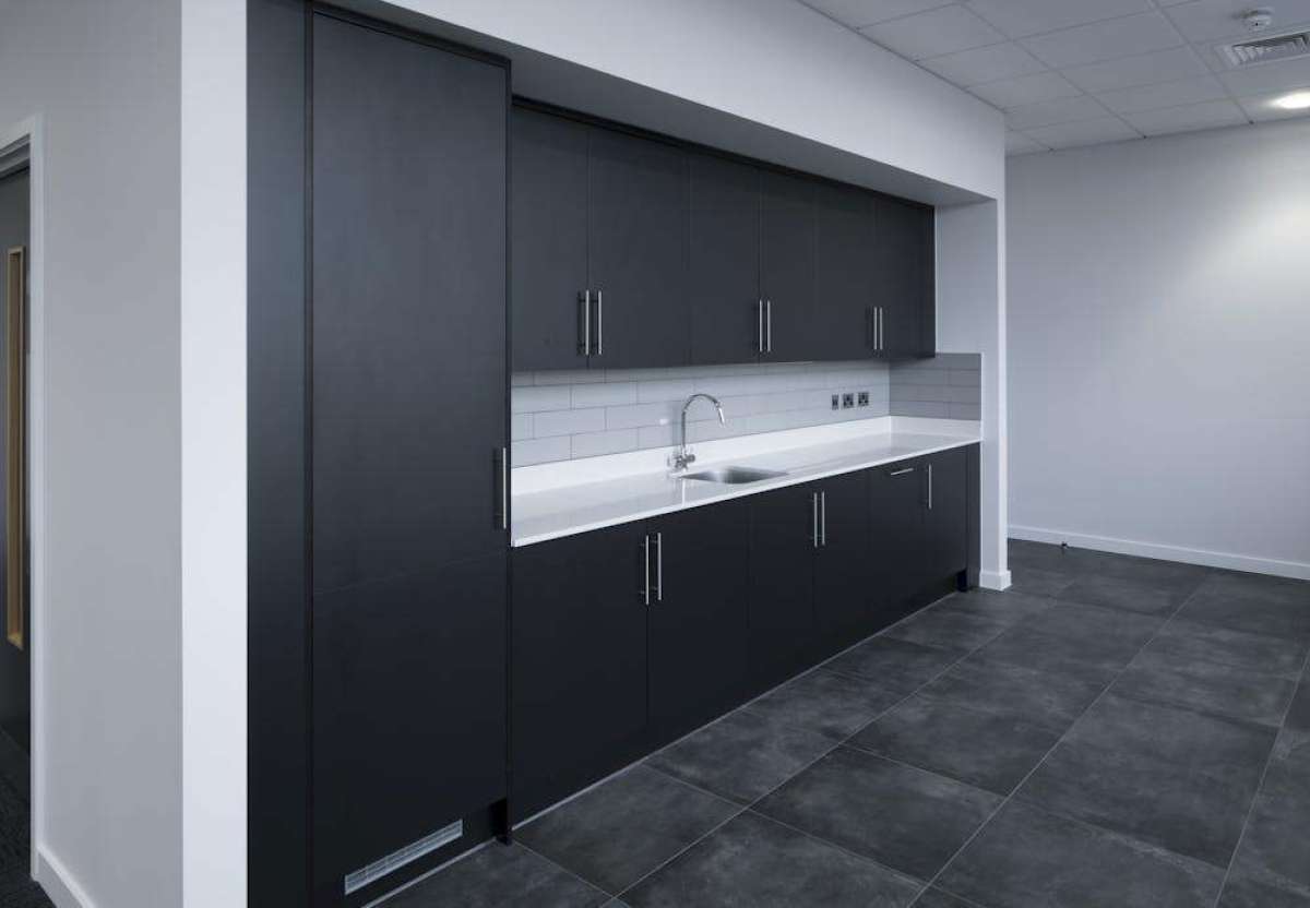 Industrial Unit in Barking - photo 4