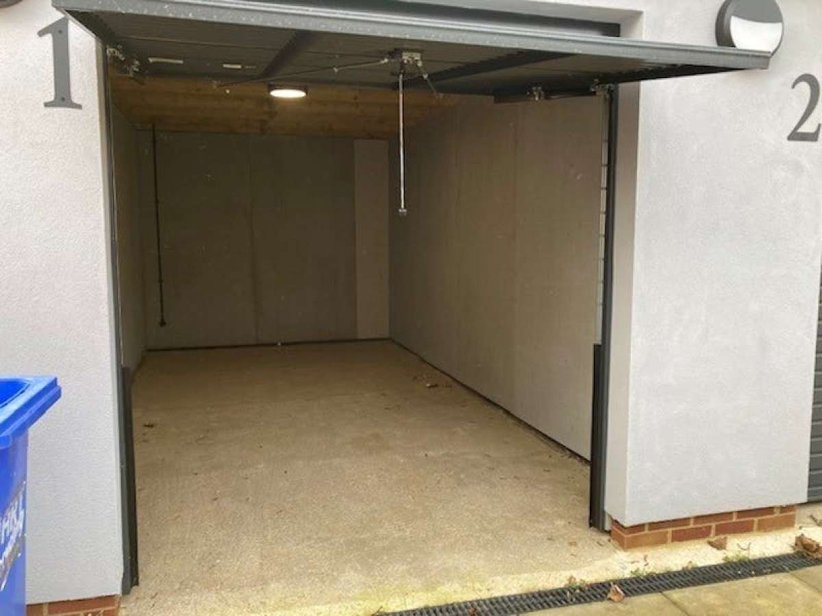 Industrial Unit in Fleet - photo 3