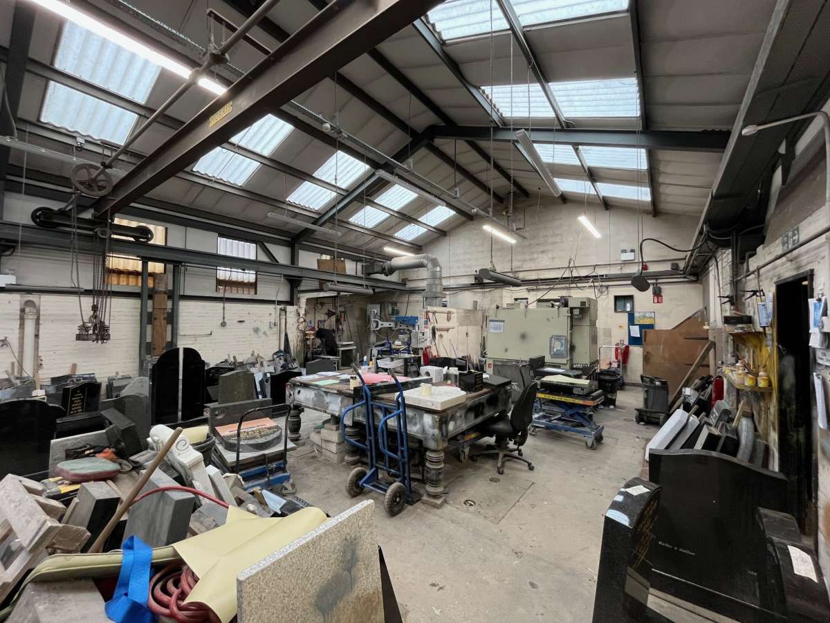 Industrial Unit in Loughborough - photo 2