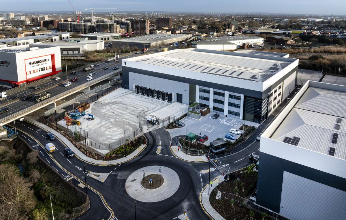 Industrial Unit in Barking - photo 3