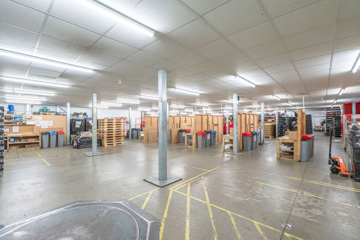 Industrial Unit in Nursling - photo 2