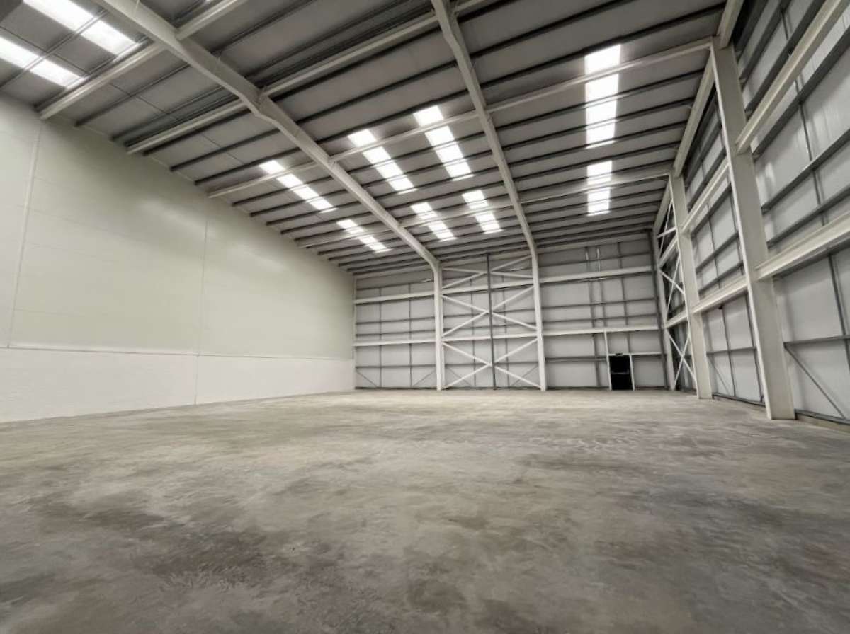 Industrial Unit in Barking - photo 2