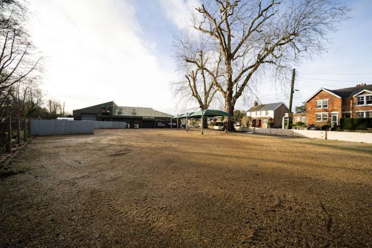 Industrial Unit in Pulborough, West Sussex - photo 2