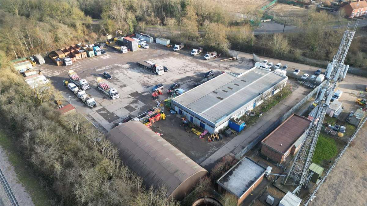 Industrial Unit in Milton Keynes - photo 3