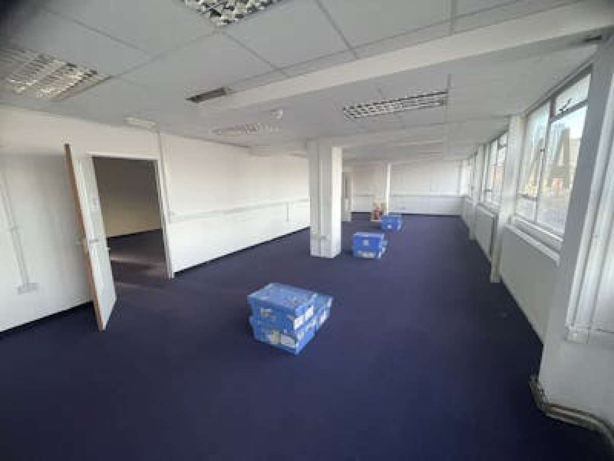 Industrial Unit in Thamesmead - photo 4