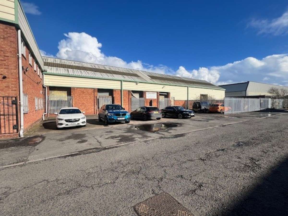 Industrial Unit in Wolverhampton - photo 2