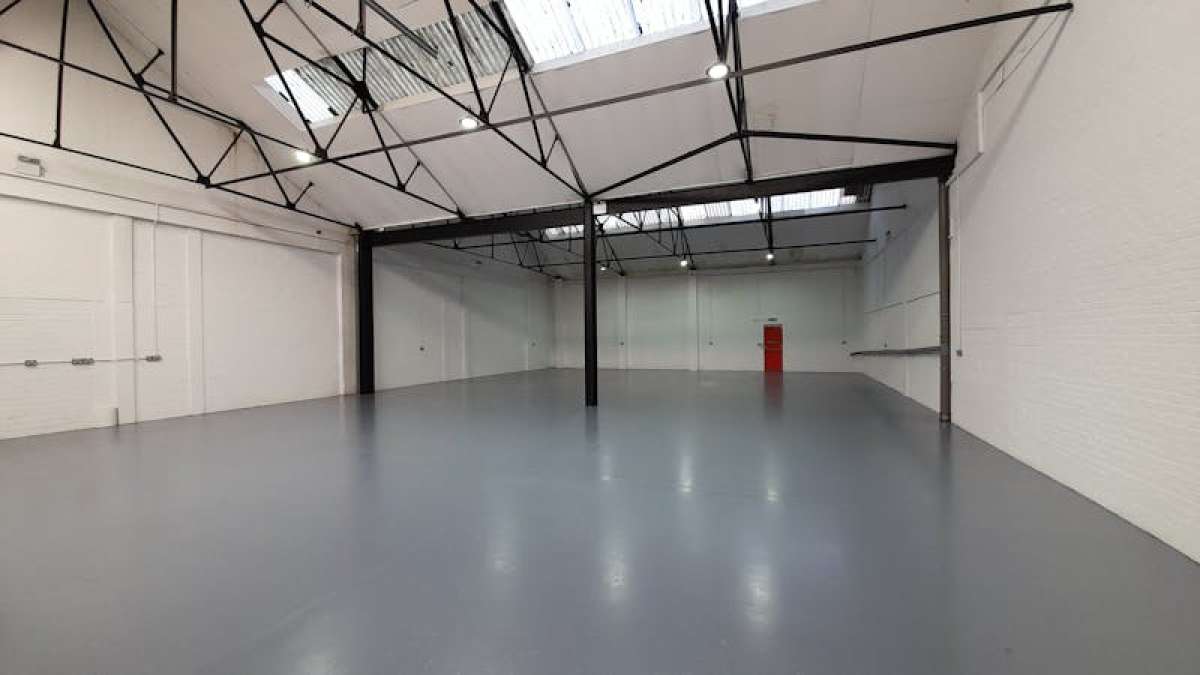 Industrial Unit in Basingstoke - photo 2