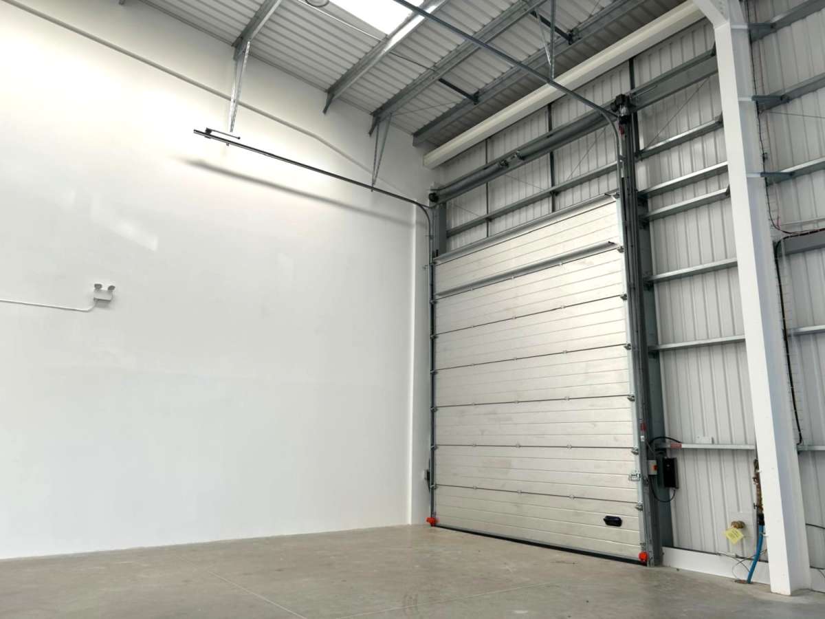 Industrial Unit in Reading - photo 2