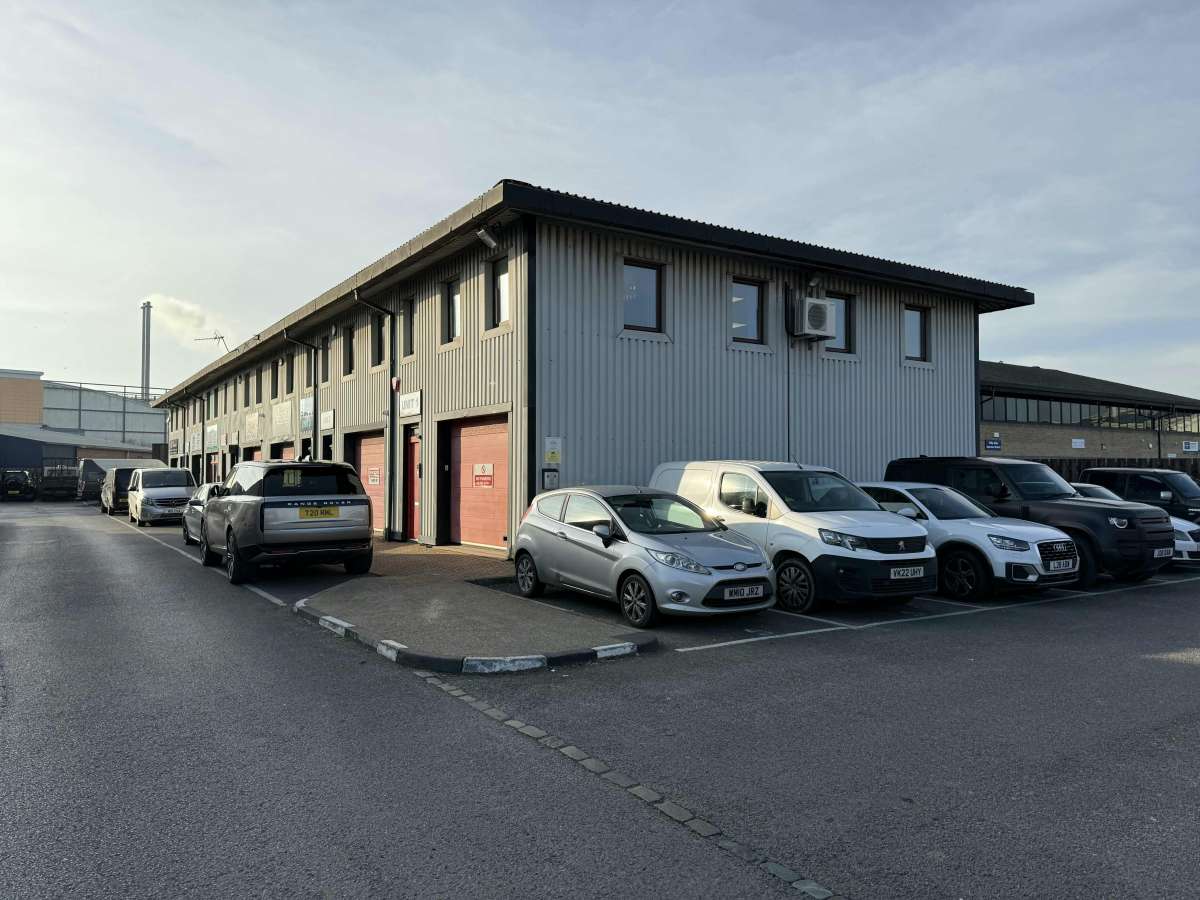 Industrial Unit in Portsmouth - photo 3