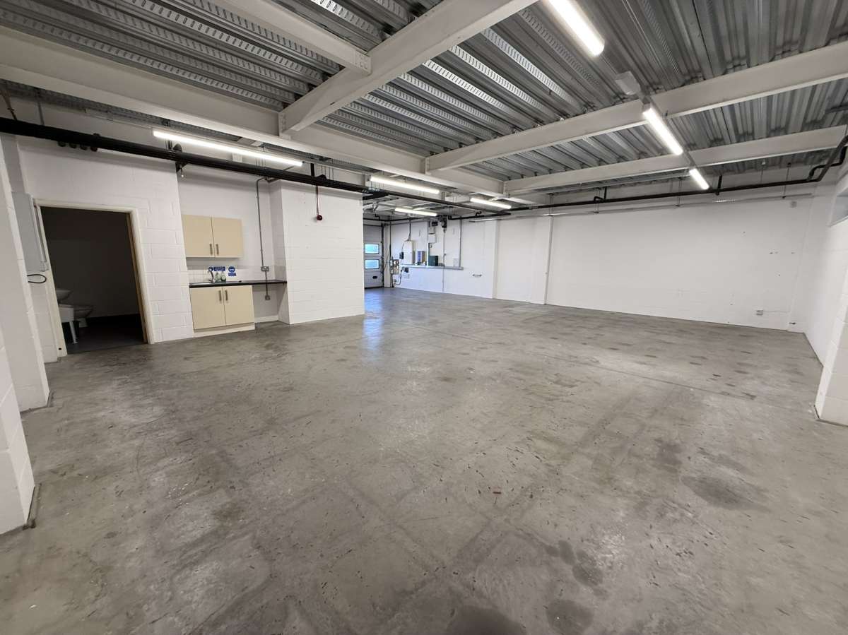 Office in Hinckley - photo 4