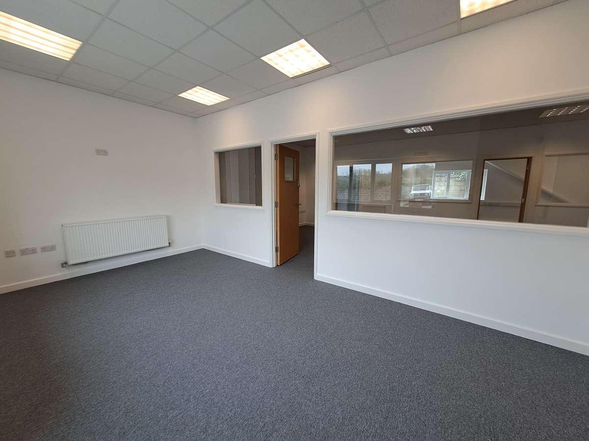 Industrial Unit in Helston - photo 3