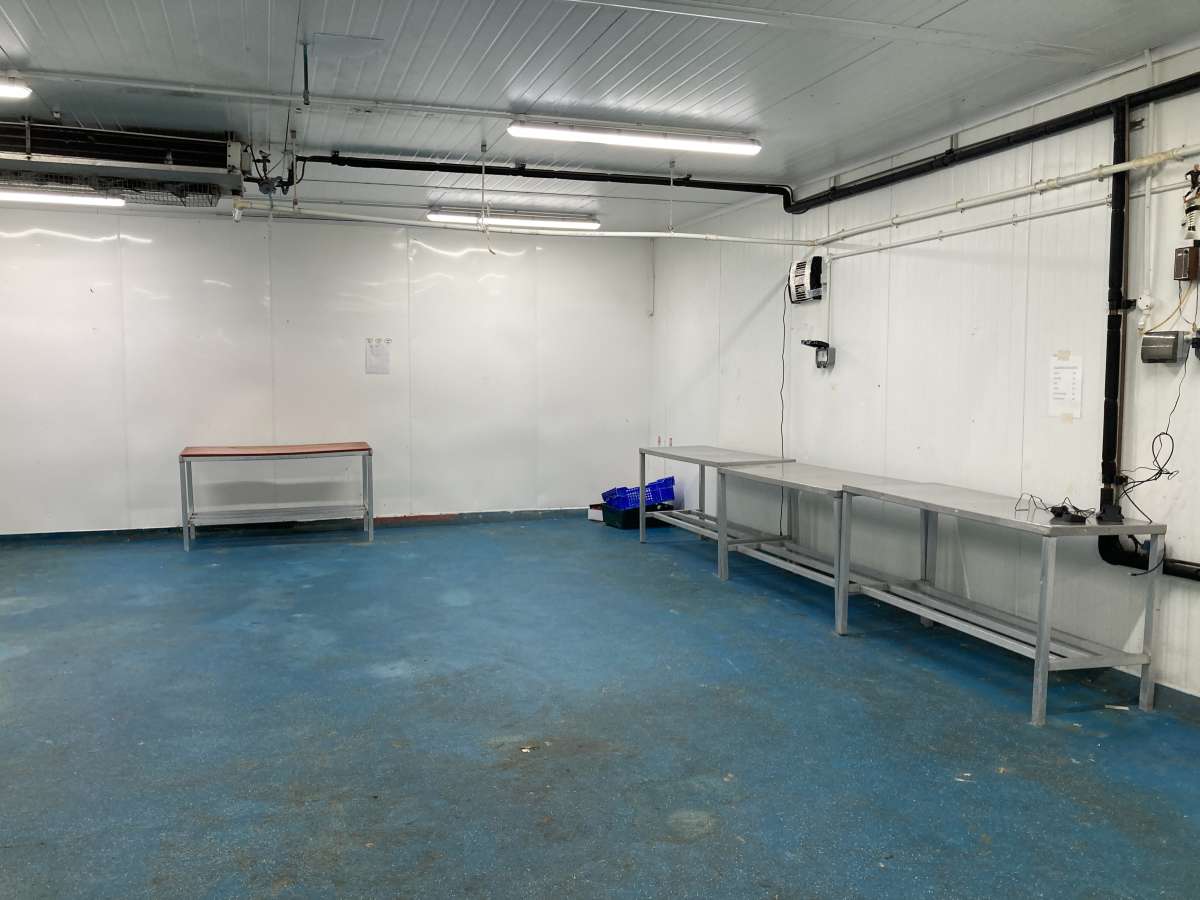 Industrial Unit in Sheffield - photo 3