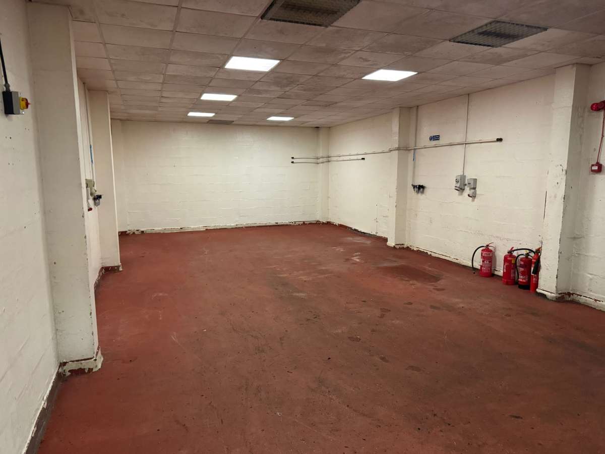 Industrial Unit in Wolverhampton - photo 2