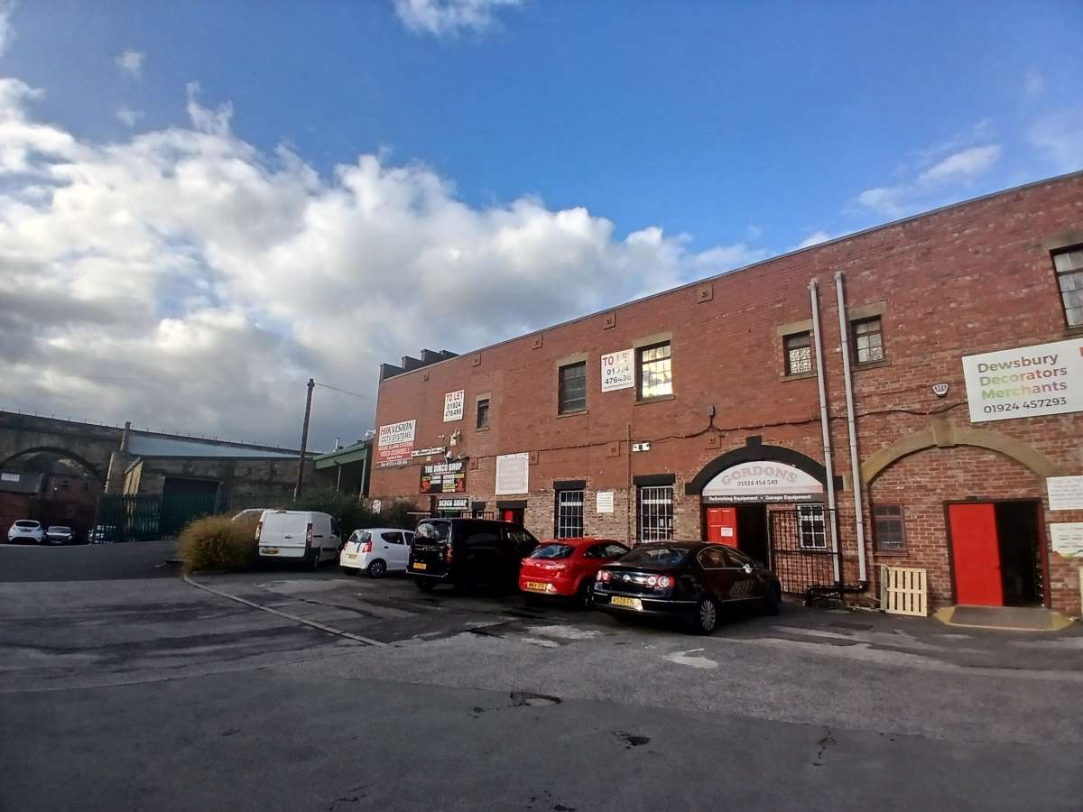 Industrial Unit in Dewsbury - photo 3