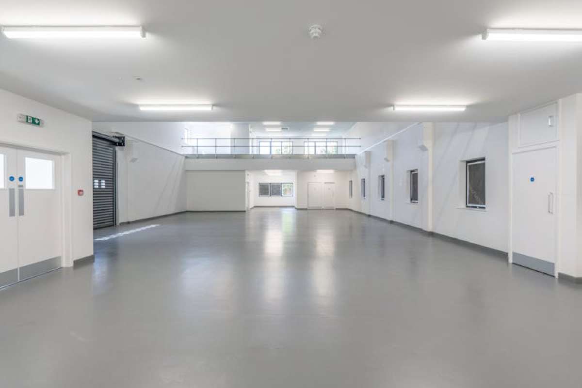 Industrial Unit in Whitchurch - photo 2