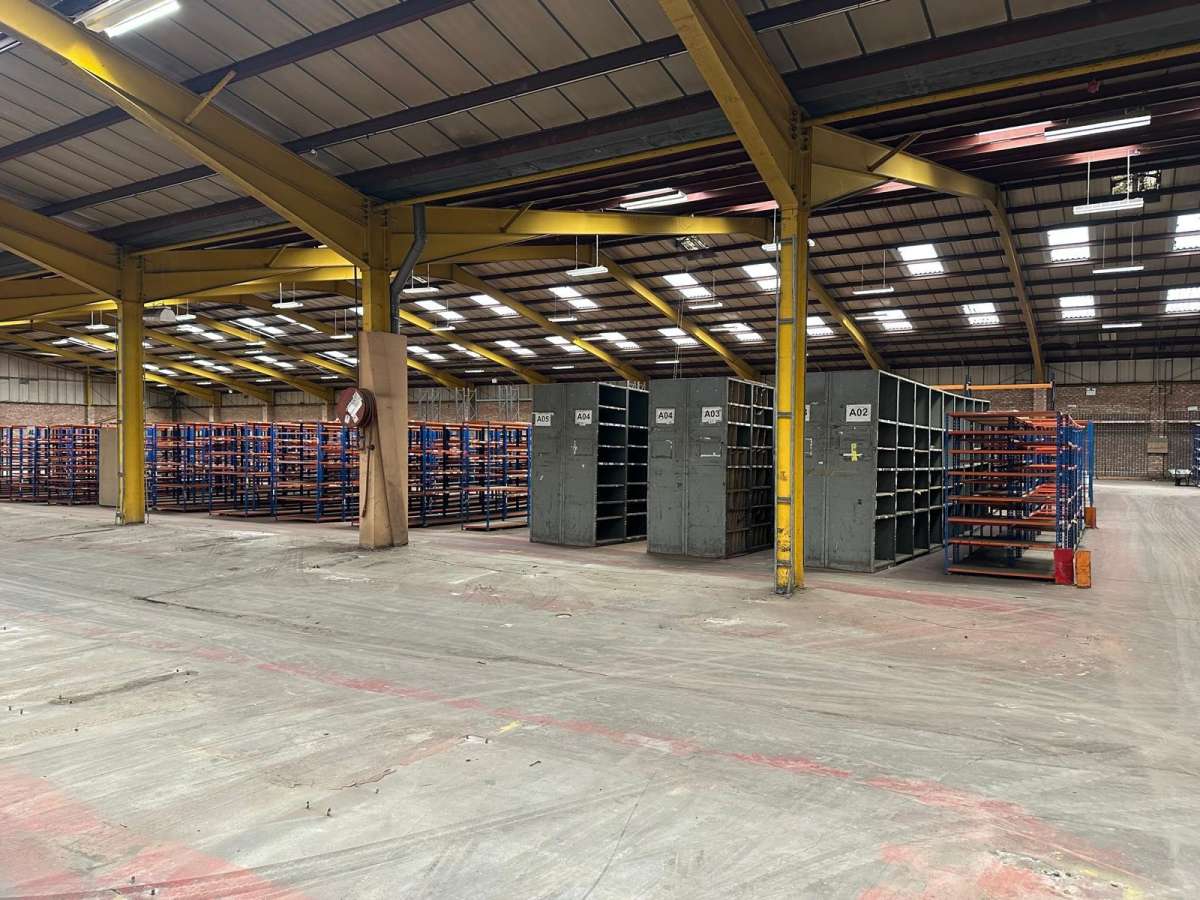 Industrial Unit in Leeds - photo 2