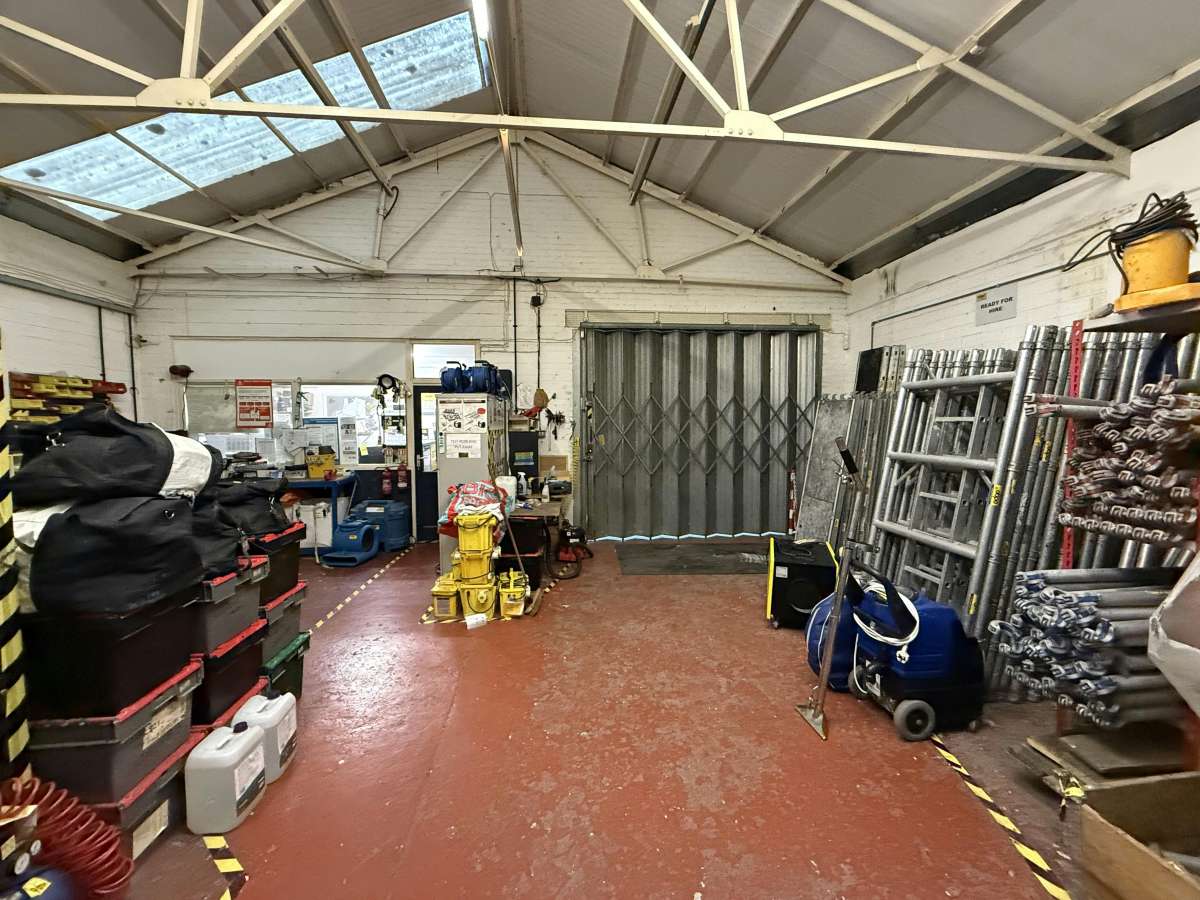 Industrial Unit in Southsea - photo 2