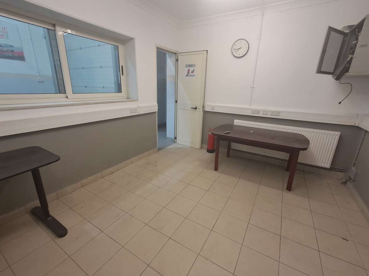 Industrial Unit in Croydon - photo 4