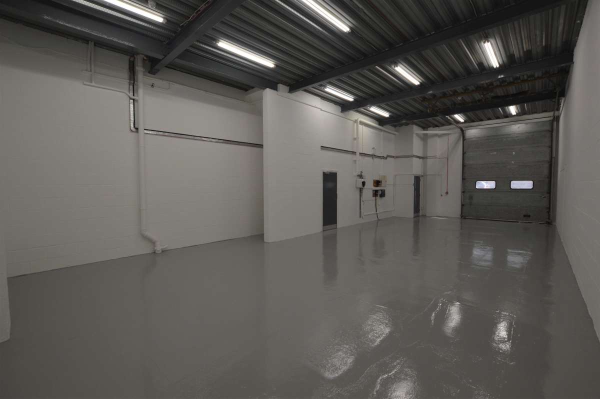 Industrial Unit in Coulsdon - photo 2
