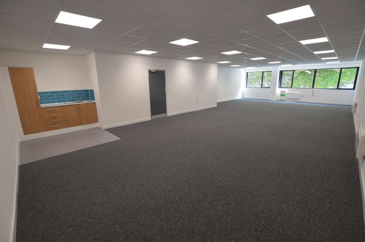 Industrial Unit in Coulsdon - photo 3
